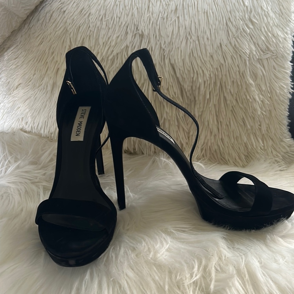 Steve Madden suede sandals